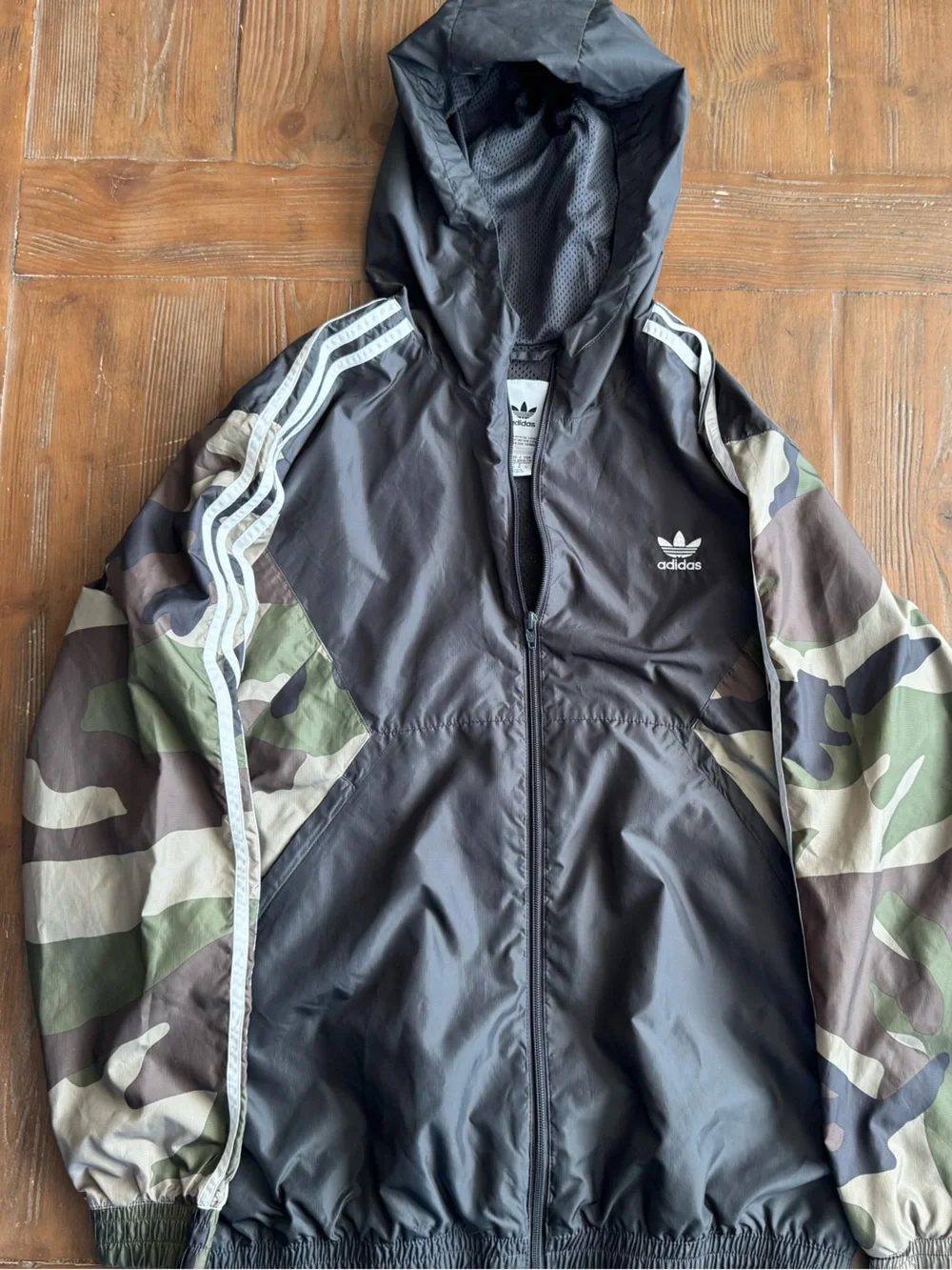 Adidas Originals Camo Windbreaker Jacket with Hood Size XL